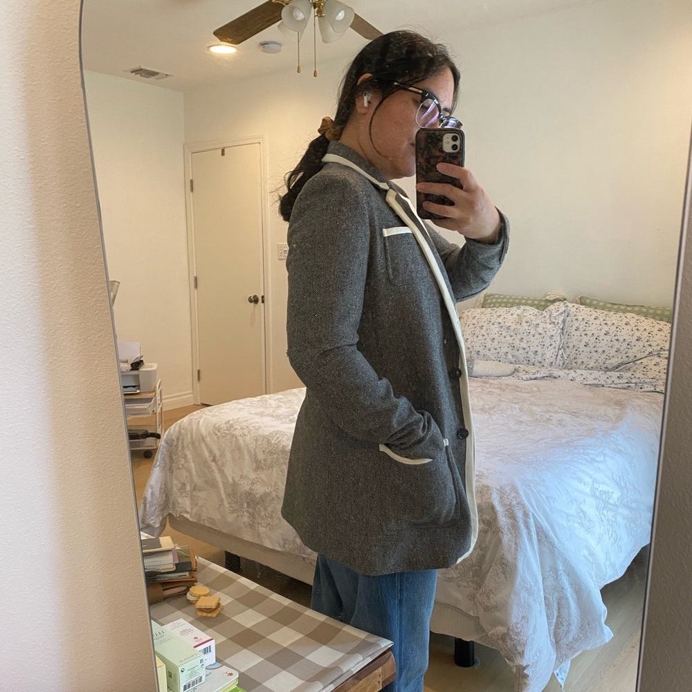 Banana Republic Gray Blazer with Cream Accents - Picture 2 of 7